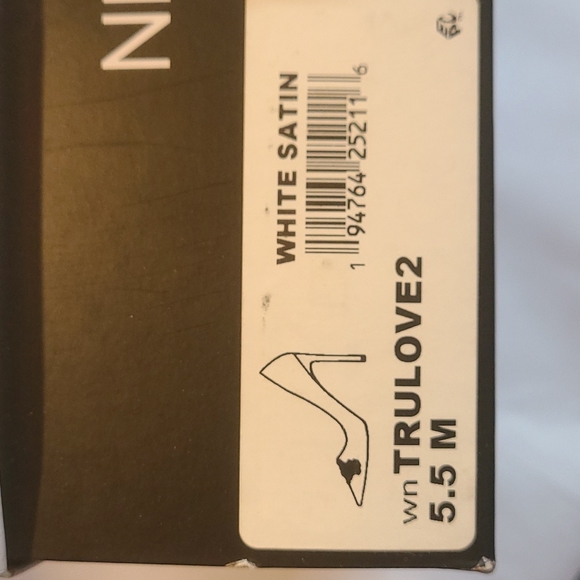 Nine West Women's Trulove2 Pump, White Satin, Size 5.5 M - Picture 10 of 10